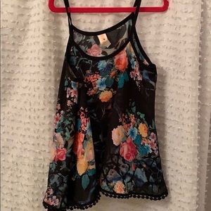 Girls tank with dotted edging